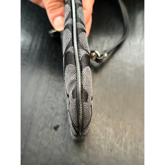 Dooney and Bourke Signature Jacquard zip Coin Purse Key Chain wristlet bag - Picture 4 of 9